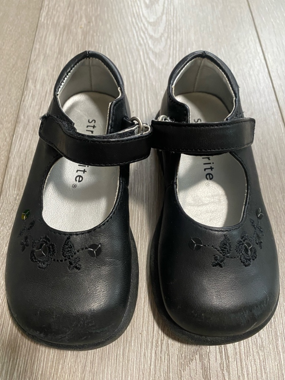 Stride Rite Black Mary Jane Dress Shoes with Floral Stitching Girls Sz 6.5 6 1/2